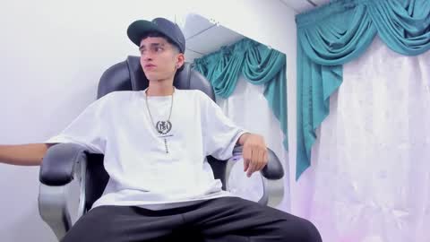 Snapshot of ethan_boy_ chatting on 12-23-24, 10:12 Ethan online show from 12-23-24, 10:12