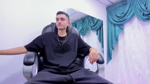 Snapshot of ethan_boy_ chatting on 01-10-25, 08:37 Ethan online show from 01-10-25, 08:37