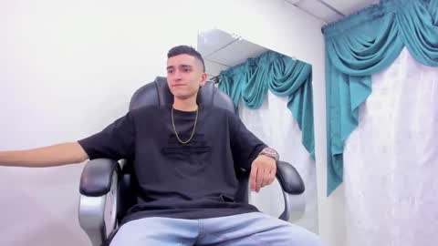 Snapshot of ethan_boy_ chatting on 01-24-25, 08:54 Ethan online show from 01-24-25, 08:54