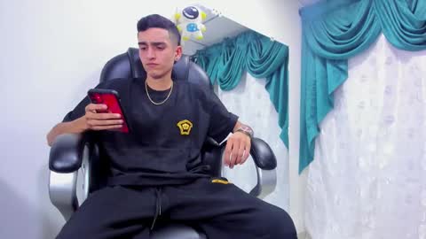 Snapshot of ethan_boy_ chatting on 02-14-25, 01:23 Ethan online show from 02-14-25, 01:23