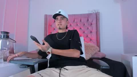 Snapshot of ethan_boy_ chatting on 11-21-25, 07:45 Ethan online show from 11-21-25, 07:45