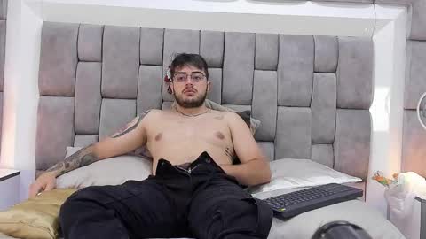 ethan_greys online show from 11-26-25, 04:46