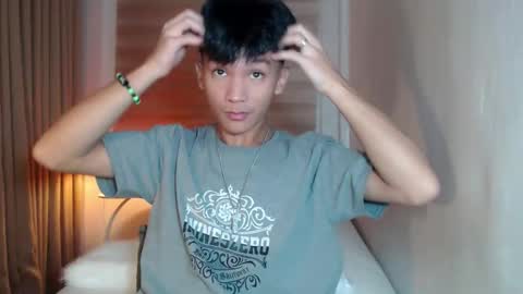 Snapshot of etherealboytoy4hire chatting on 12-04-25, 02:15 Rey online show from 12-04-25, 02:15