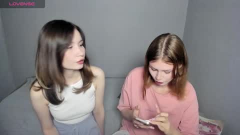 Snapshot of eumomino chatting on 09-29-25, 11:20 Veronica Tiia Lilith left to right online show from 09-29-25, 11:20