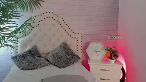 Snapshot of eureekaa chatting on 02-27-25, 11:04  Eurekaa  online show from 02-27-25, 11:04