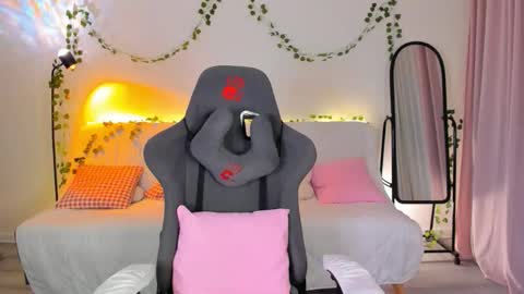 Eva Davis online show from 09-21-25, 02:13