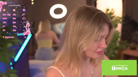 Evienne online show from 12-17-25, 03:29