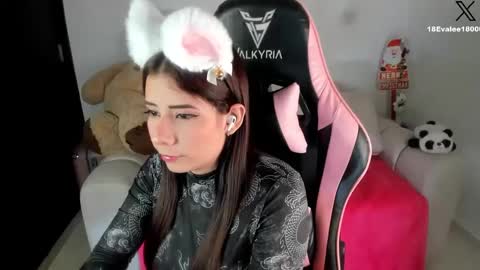 Snapshot of eva_lee18 chatting on 01-15-25, 07:37 Eva   online show from 01-15-25, 07:37