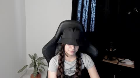 eva_monn online show from 12-29-24, 07:43