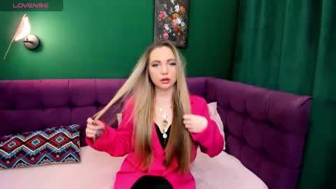 Eva 3 online show from 11-26-25, 01:39