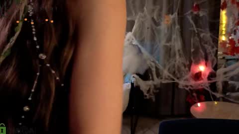 Eva online show from 10-31-25, 06:09