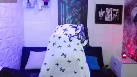 Eva online show from 10-31-25, 02:29