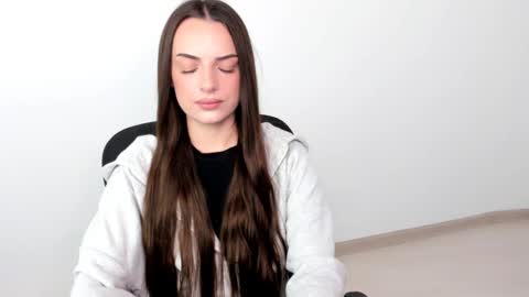 Snapshot of eva_rossee_ chatting on 01-21-25, 05:30 Eva online show from 01-21-25, 05:30