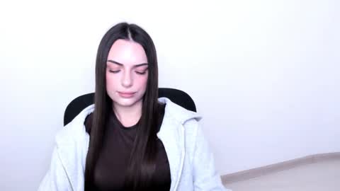 Snapshot of eva_rossee_ chatting on 02-08-25, 02:16 Eva online show from 02-08-25, 02:16