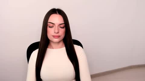 Snapshot of eva_rossee_ chatting on 02-11-25, 05:29 Eva online show from 02-11-25, 05:29