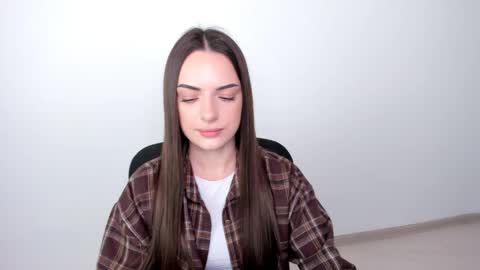 Snapshot of eva_rossee_ chatting on 03-04-25, 09:18 Eva online show from 03-04-25, 09:18