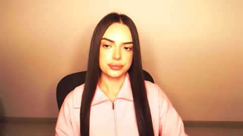 Snapshot of eva_rossee_ chatting on 10-18-25, 06:52 Eva online show from 10-18-25, 06:52