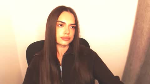 Snapshot of eva_rossee_ chatting on 11-29-25, 08:01 Eva online show from 11-29-25, 08:01