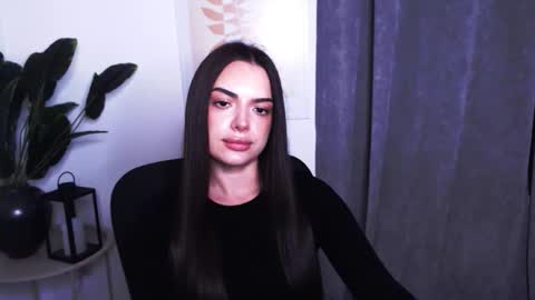 Snapshot of eva_rossee_ chatting on 12-04-25, 07:00 Eva online show from 12-04-25, 07:00