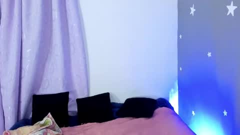 Snapshot of eva_sanderslee chatting on 12-19-24, 06:01 Eva online show from 12-19-24, 06:01