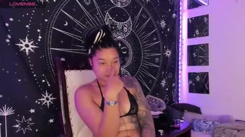 Snapshot of eva_sanderslee chatting on 10-05-25, 08:45 Eva online show from 10-05-25, 08:45