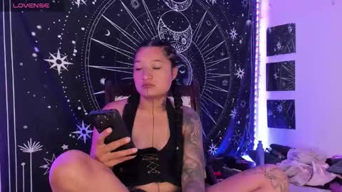 Snapshot of eva_sanderslee chatting on 10-10-25, 07:29 Eva online show from 10-10-25, 07:29