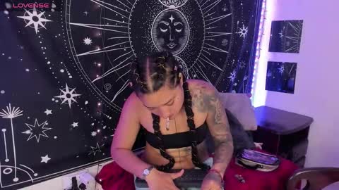 Snapshot of eva_sanderslee chatting on 10-15-25, 08:03 Eva online show from 10-15-25, 08:03