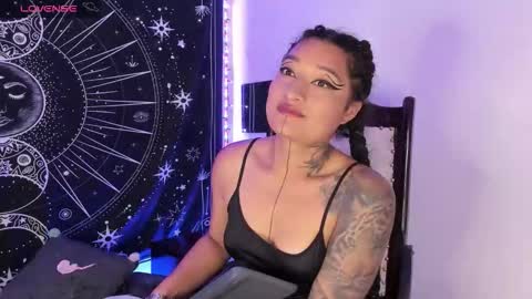 Snapshot of eva_sanderslee chatting on 10-19-25, 09:10 Eva online show from 10-19-25, 09:10