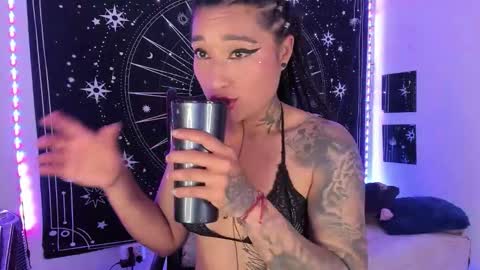 Snapshot of eva_sanderslee chatting on 11-15-25, 08:11 Eva online show from 11-15-25, 08:11