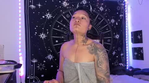 Snapshot of eva_sanderslee chatting on 11-19-25, 08:47 Eva online show from 11-19-25, 08:47