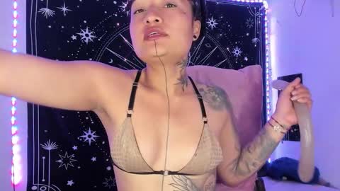 Snapshot of eva_sanderslee chatting on 11-21-25, 08:02 Eva online show from 11-21-25, 08:02