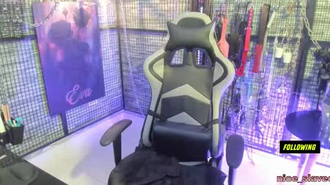 EVA INDEPENDENT MODEL online show from 09-10-25, 03:50