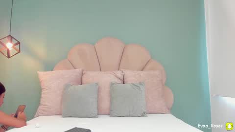 Snapshot of evaa_rose_ chatting on 09-15-25, 05:57 Eva online show from 09-15-25, 05:57