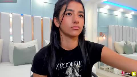 Snapshot of evaa_rose_ chatting on 11-12-25, 09:03 Eva online show from 11-12-25, 09:03