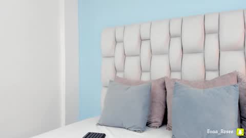 Snapshot of evaa_rose_ chatting on 12-13-25, 07:53 Eva online show from 12-13-25, 07:53