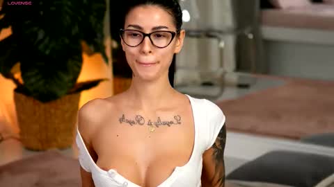 Eva  online show from 12-03-25, 05:15