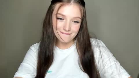 Snapshot of evaamillerr chatting on 10-25-25, 06:13 Eva online show from 10-25-25, 06:13