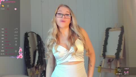 Snapshot of evacadooo chatting on 12-18-24, 05:37 Eva online show from 12-18-24, 05:37