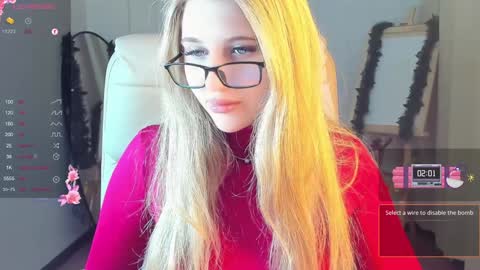 Snapshot of evacadooo chatting on 12-21-24, 02:30 Eva online show from 12-21-24, 02:30