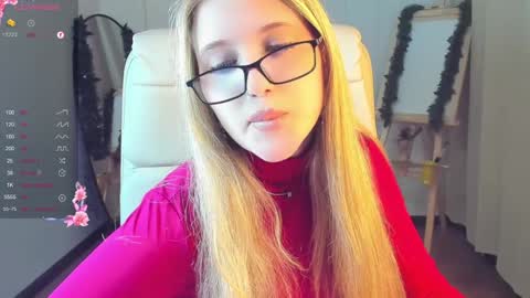 Snapshot of evacadooo chatting on 12-21-24, 05:47 Eva online show from 12-21-24, 05:47