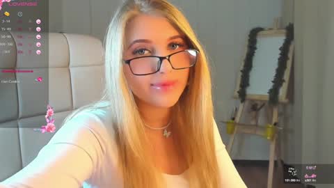 Snapshot of evacadooo chatting on 12-22-24, 05:45 Eva online show from 12-22-24, 05:45