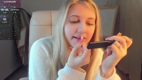 Snapshot of evacadooo chatting on 01-05-25, 02:38 Eva online show from 01-05-25, 02:38