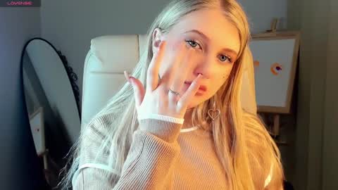 Snapshot of evacadooo chatting on 01-22-25, 02:26 Eva online show from 01-22-25, 02:26