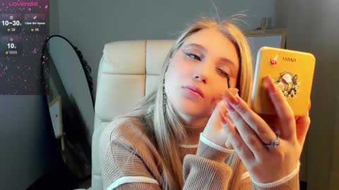 Snapshot of evacadooo chatting on 01-24-25, 02:07 Eva online show from 01-24-25, 02:07