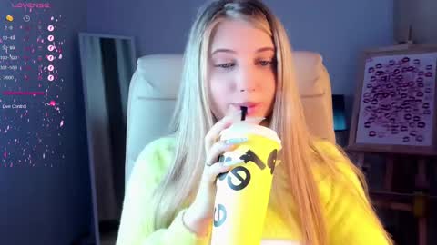 Snapshot of evacadooo chatting on 03-01-25, 05:52 Eva online show from 03-01-25, 05:52