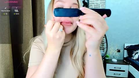 Snapshot of evacadooo chatting on 09-11-25, 02:00 Eva online show from 09-11-25, 02:00