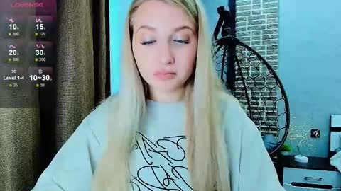 Snapshot of evacadooo chatting on 09-13-25, 02:22 Eva online show from 09-13-25, 02:22