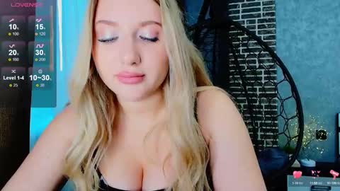 Snapshot of evacadooo chatting on 09-23-25, 03:20 Eva online show from 09-23-25, 03:20