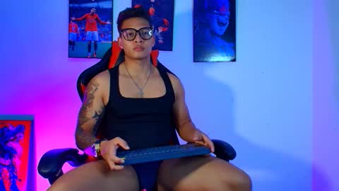 Snapshot of evan_greey chatting on 09-10-25, 02:22 EVAN GREY online show from 09-10-25, 02:22