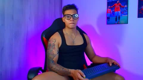 Snapshot of evan_greey chatting on 10-09-25, 03:59 EVAN GREY online show from 10-09-25, 03:59